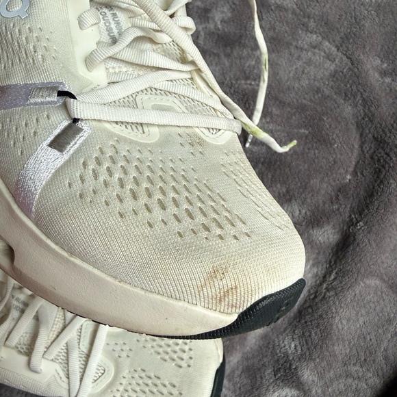 🏃🏽‍♀️ On Cloud Running Cloudsurfer 2 Ivory/Ivory Athletic Shoes - Picture 5 of 9